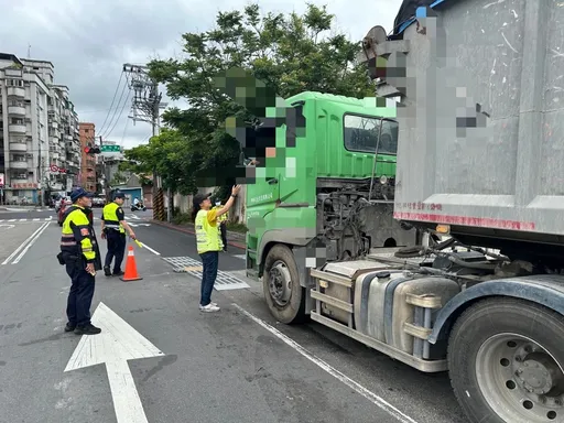 中和警取締大型車輛超載、違規 今年已裁罰827件