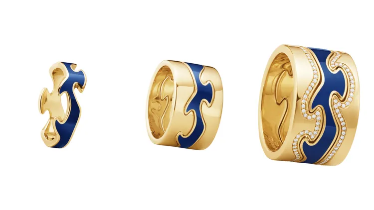 FUSION HYCERAM陶瓷系列珠寶，18K 黃金、HYCERAM藍色陶瓷、鑽石，（左起）4萬1000元起、12萬3000元起、20萬5200元起。品牌提供