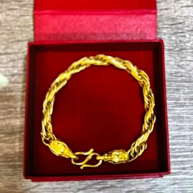 被搶走的黃金手鍊。桃園警分局提供