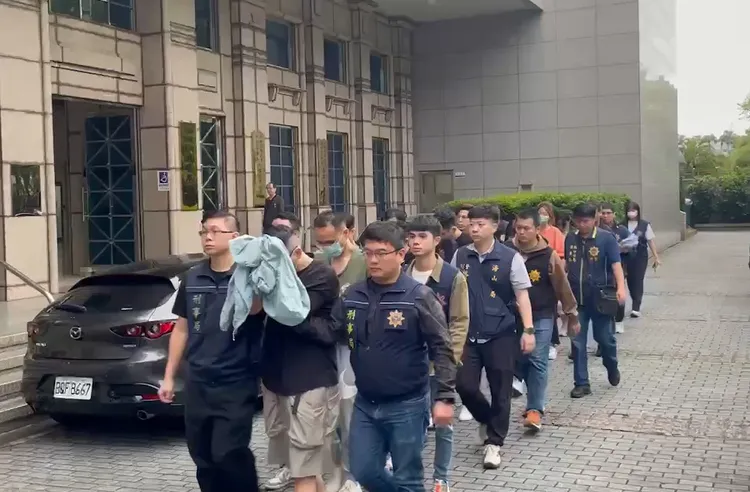 王男（首位）遭移送偵辦。警方提供