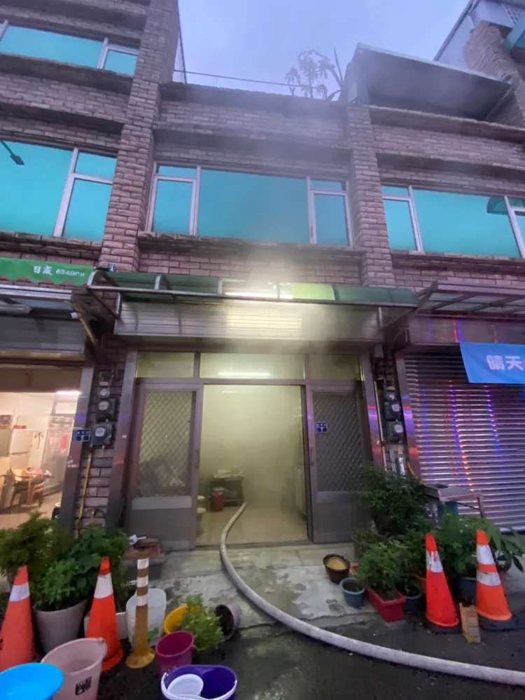 起火的民眾。苗栗縣消防局提供