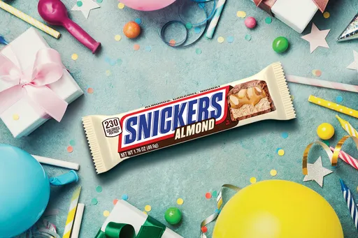 即日起至指定超商買「SNICKERS®杏仁口味巧克力」 享加10元多一件