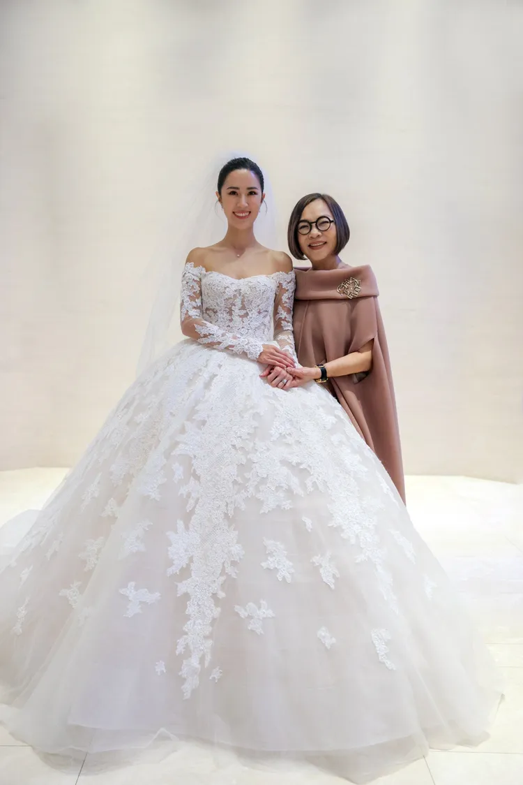 譚以欣（左）與林莉老師。品牌提供