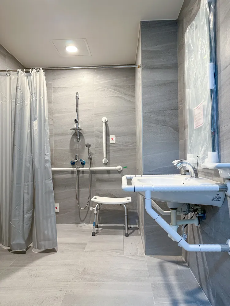 衛浴採乾濕分離。市府提供