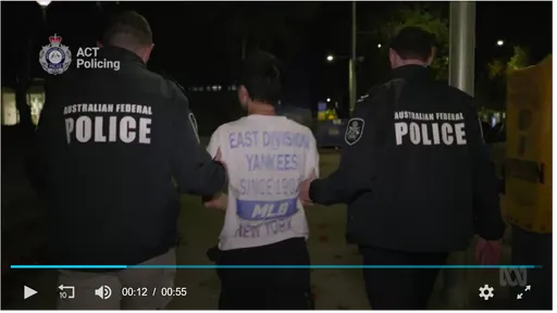 专门骗同乡！中国男澳洲扮公安　女留学生遭骗财还到饭店「自首」