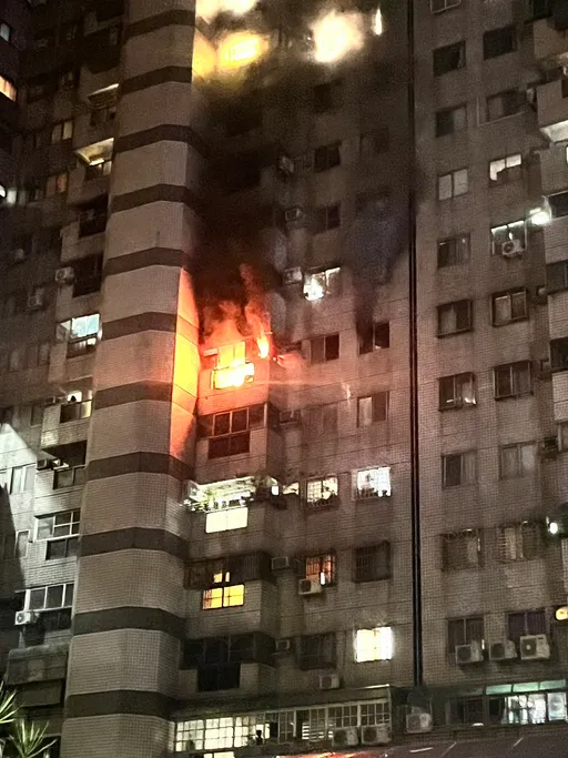 台中大樓惡火！父親和10歲女兒死亡、13歲兒燒傷　疑電線走火