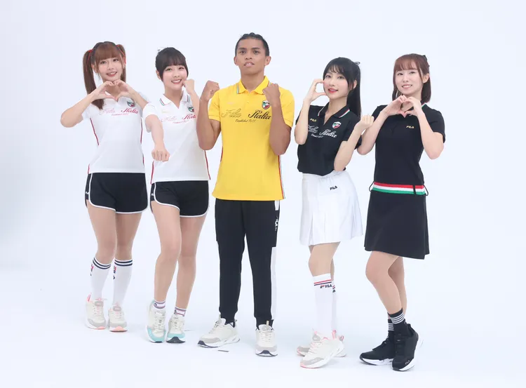 小映（左起）、籃籃、奧運國手賴主恩、一粒、斐棋出席FILA巴黎系列記者會。彭欣偉攝