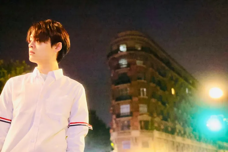 吳胤呈奔上海追劇《繁花》兼拍MV。尚時代文創娛樂提供