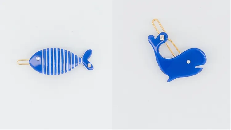 水手豆扣夾（條紋魚、鯨魚），各2700元。品牌提供