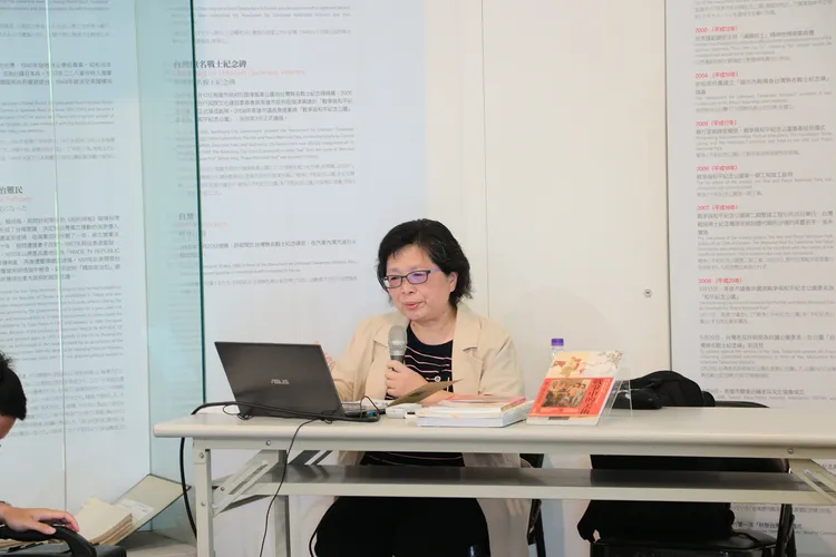 黃琪惠教授主講「畫家與戰爭：二戰下臺灣時局畫的歷史意義」。高雄市關懷台籍老兵文化協會提供