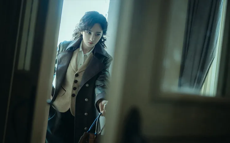 楊冪在諜報劇《哈爾濱一九四四》演技雖有進步，但仍被嘲。劇照