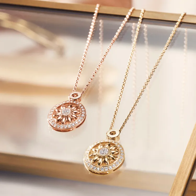 海瑞溫斯頓Winston Gates系列環型花飾墜鍊。品牌提供