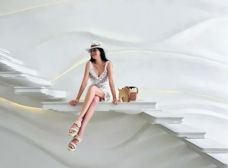 關穎的造型相當適合渡假。翻攝關穎IG