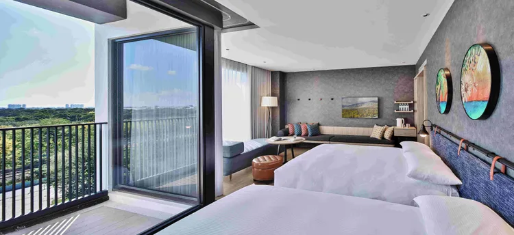 捷絲旅台南虎山館母親節專案房型為寬敞舒適的鼓得家庭客房，除附贈翌日早餐兩客外，週日至週四入住還可享限量升等至14 坪鼓城家庭套房。業者提供