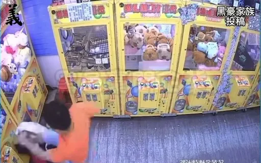 台中娃娃機店男打女!狠搧4耳光、猛踹7腳 警籲被害人報案