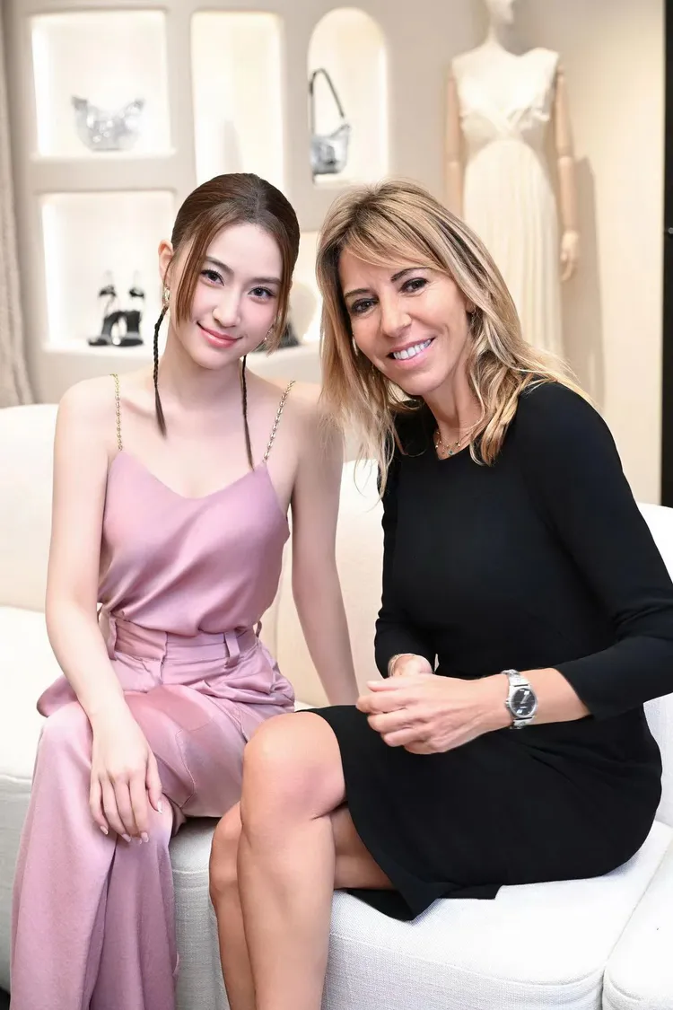 何超蓮（左）與ba&sh創始人之一Barbara Boccara（右）合照。品牌提供