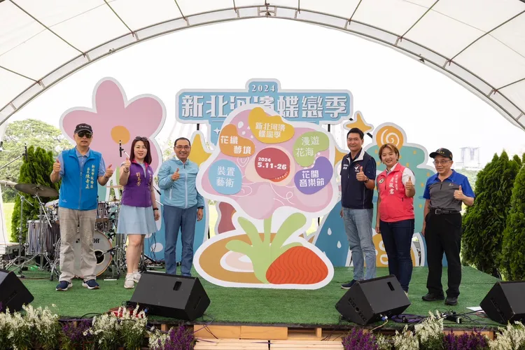 新北市長侯友宜(左三)、水利局長宋德仁(右一)與議員貴賓們大合照。水利局提供