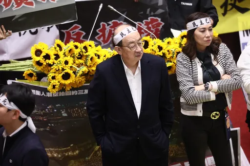 酸「傅黃二人」面對群眾落荒而逃　柯建銘預言「毀憲亂政才剛揭幕」