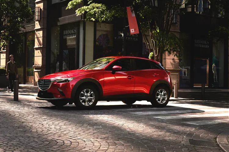 本月入主MAZDA CX-3，可享10萬元低頭款超值優惠。原廠照片