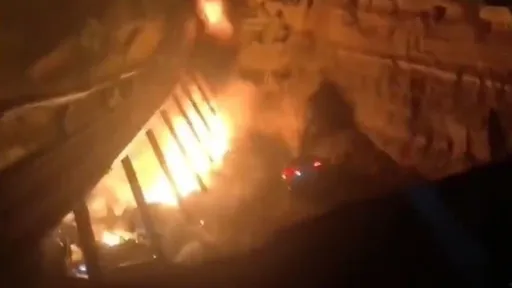 「地獄火」影片曝光!高速公路出現超級天坑 20輛車墜谷爆炸24死30傷