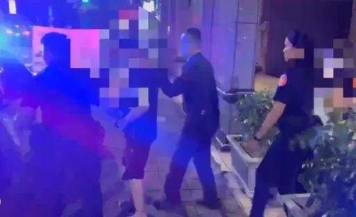 新北槍毒通緝犯拒檢衝撞警車遭開3槍 逃2天後台中落網