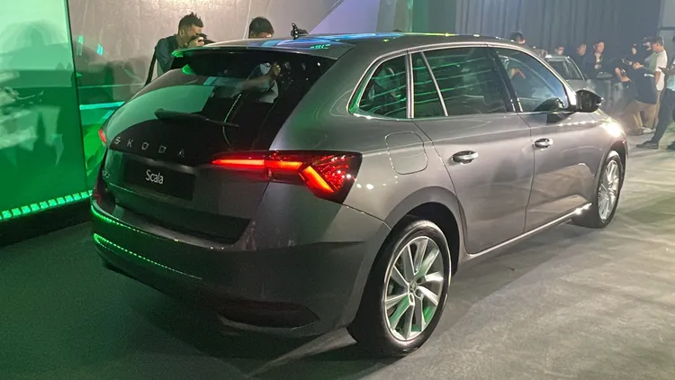 車尾透過全新Skoda廠徽字體、全新LED尾燈組，整合更具運動風格的後下擾流搭配新式樣後保險桿，為Scala奠立更具辨識度的車尾風情。林浩昇攝
