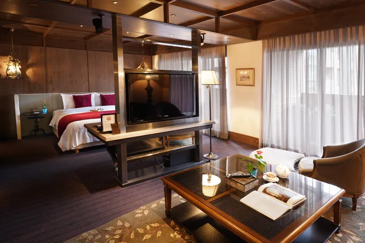 雲朗聯合住宿券每張2200元，使用4張可入住君品酒店行政套房，並享行政樓層禮遇。業者提供