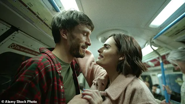 蓋德也將自己曾與跨性別女性交往的故事寫進劇中。Netflix