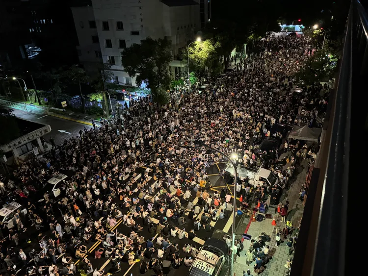 5月24日立法院外集結民眾，現場號稱突破10萬人。彭欣偉攝