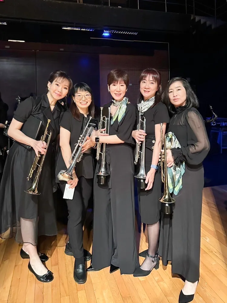 李偵禎與「綠衫三十+」同學、學姐們感情要好。李偵禎提供