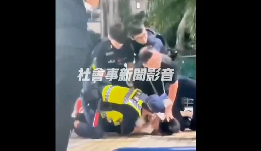 搶界外球！新莊棒球場悍將、兄弟戰場邊衝突　男衝「管制區」遭壓制