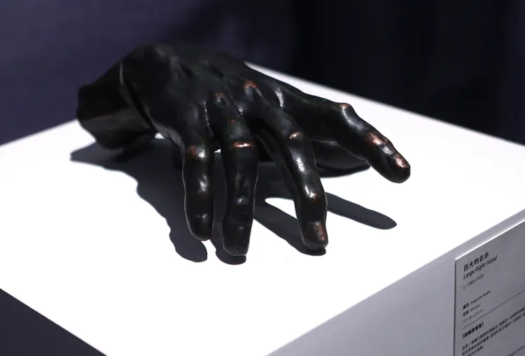 巨大的右手。彭欣偉攝