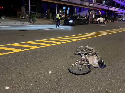 台東死亡車禍！賓士擦撞橫越馬路腳踏車　騎士倒地重傷不治