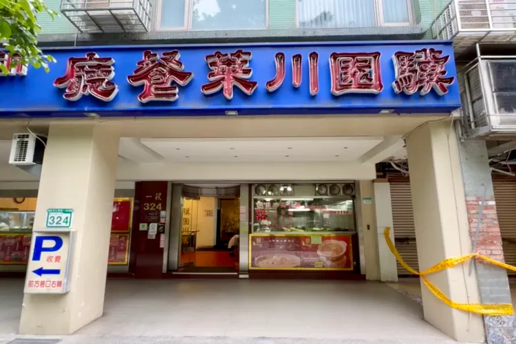 「AI教父」黃仁勳今帶著夫人Lori Huang，及一對寶貝兒女，一家人合體到「驥園川菜餐廳」用餐。特勤中心攝