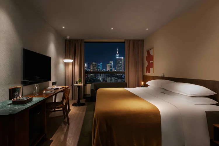 不只具備坐擁101夜景的景觀客房，亦可選擇備有私人陽台及浴缸的豪華房。業者提供