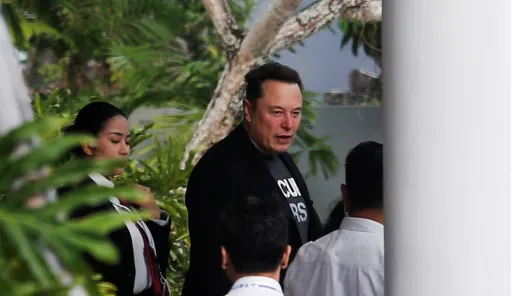 參加印尼「星鏈」發射活動 馬斯克專機降落峇厘島