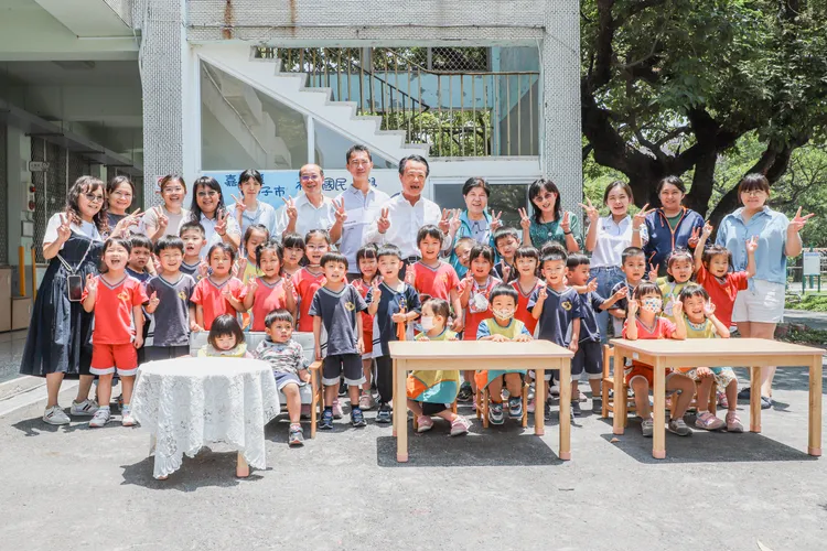 嘉縣國小附設幼幼班將增設6班，計108個名額。縣府提供