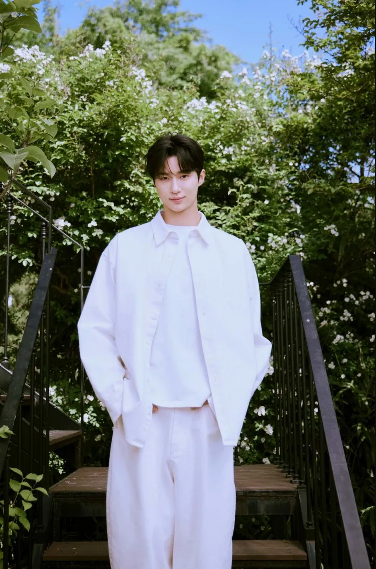 邊佑錫擁有189公分高挑身材。翻攝VARO娛樂