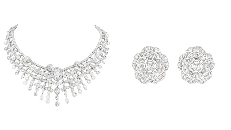 香奈兒Tweed Pastel項鍊（左圖）、Bouton de Camélia耳環（右圖）。品牌提供