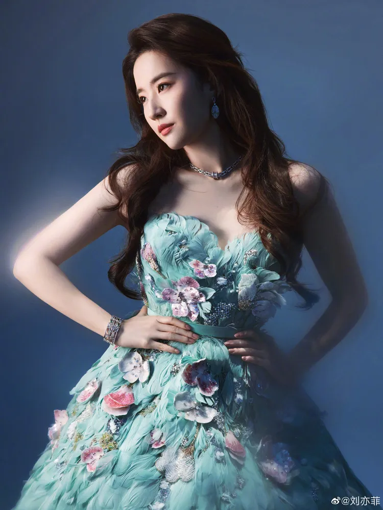 劉亦菲是美國籍藝人。翻攝劉亦菲微博