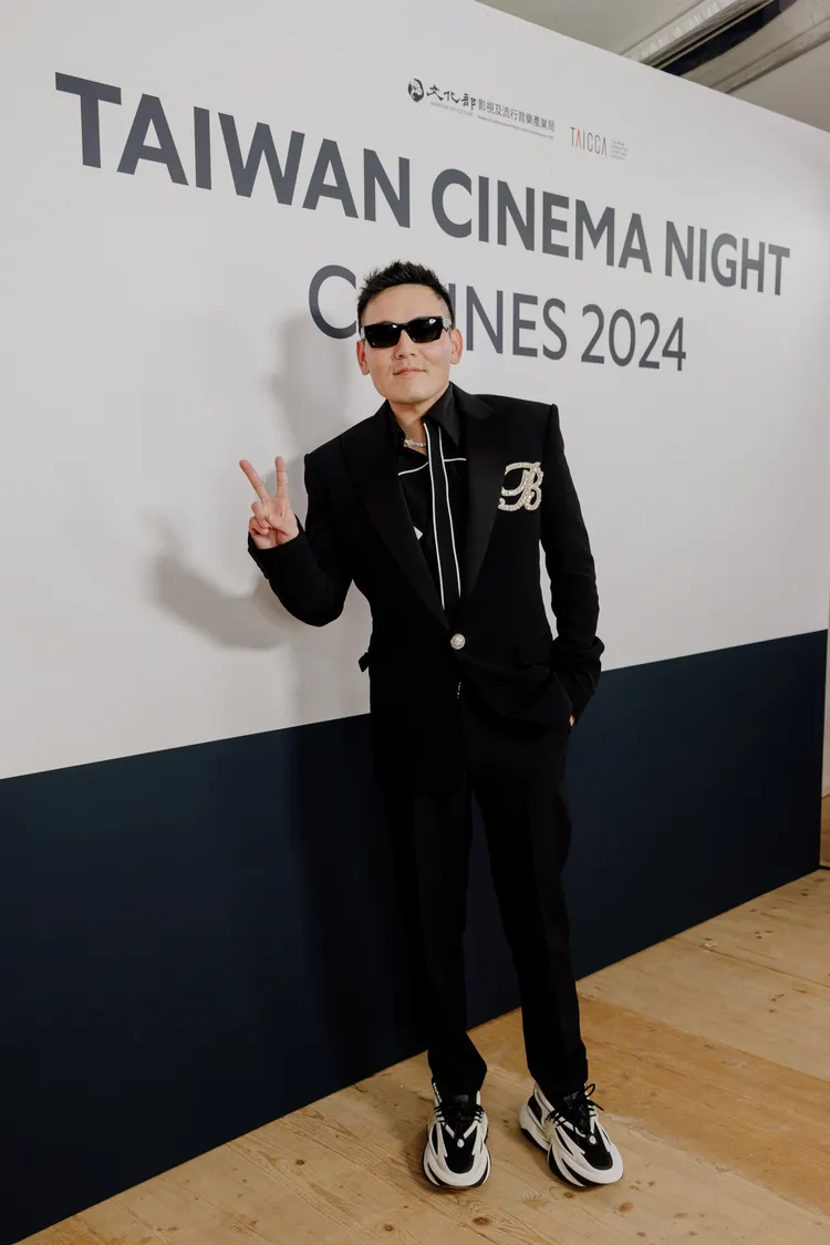 春風以新片《白衣蒼狗》參加坎城影展，帥氣現身臺灣之夜。文策院提供