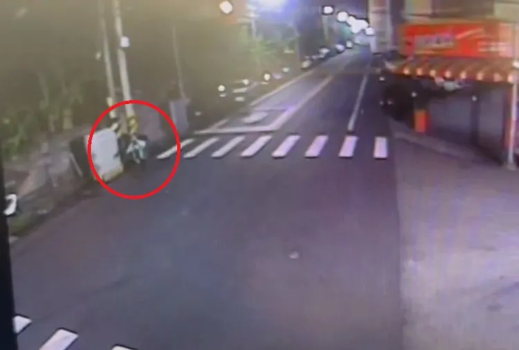 孫女徒步前往美甲店犯案後又徒步離開。民眾提供