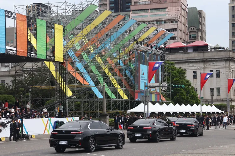 賴清德車隊進入府內。彭欣偉攝