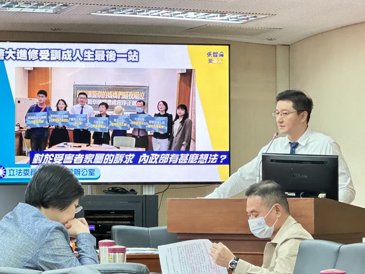 張智倫開完記者會後立刻到委員會詢問內政部相關議題。潘袁詩羽攝