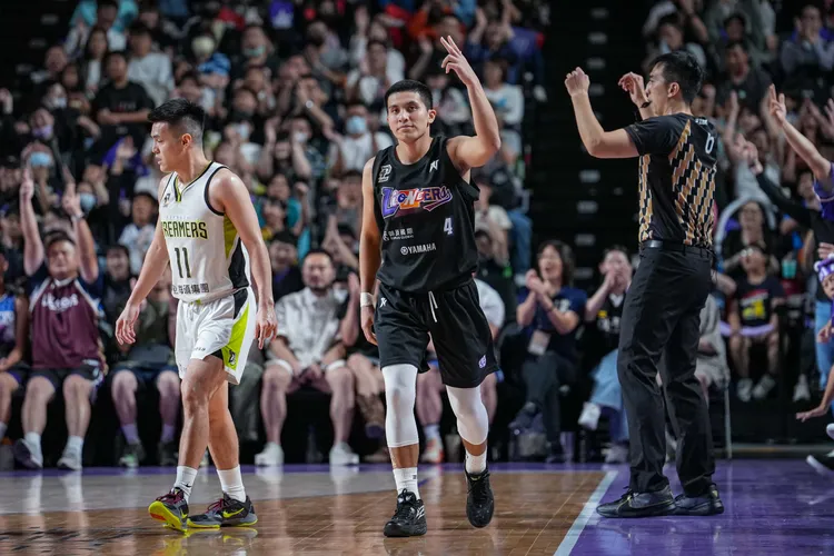 高國豪(中)復出。PLG