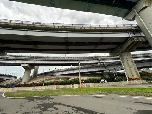 重机男坠落台64线桥下 全身多处骨折抢救后不治