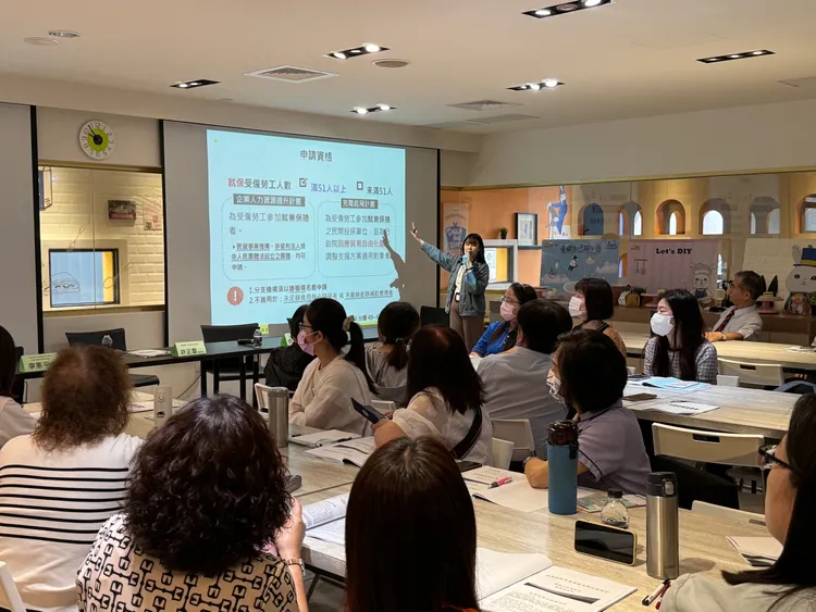 座談會中分享政府資源與案例，提供廠商轉型參考。分署提供