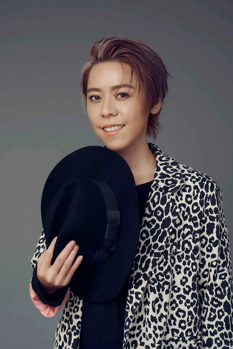 雙金歌后江惠儀無預警快手蹦出了「心血結晶」。無限美好文創娛樂提供