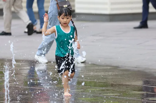 明西部熱破30℃！東部水氣增「這區雨最猛」　下週鋒面到全台溼答答