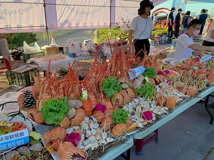 「澎湖創意美食補給站」可吃到龍蝦等。澎管處提供